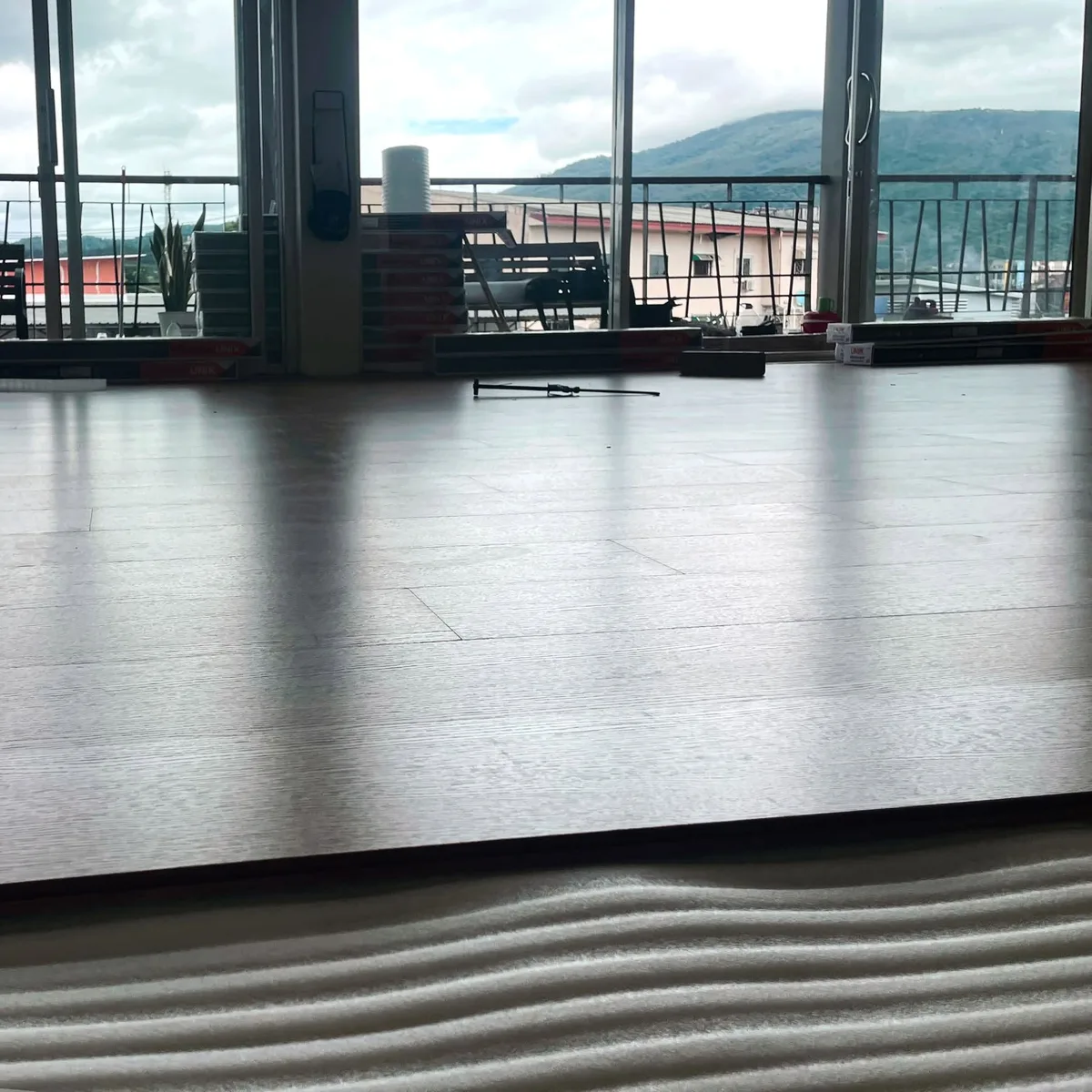 New floor with mountain view through the studio windows
